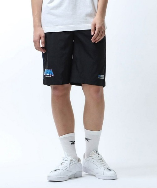 Reebok(リーボック)の「ブラックアイパッチ ウーブン ショーツ / BlackEye Patch Woven Shorts(その他パンツ・メンズ・ダークグリーン/ブラック・X-SMALL/X-LARGE/XX-LARGE/SMALL/MEDIUM/LARGE/XXX-LARGE)」の2枚目の写真