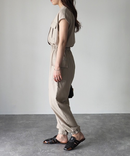 Riberry(リベリー)の「リネン混カーゴポケットジャンプスーツ(つなぎ/オールインワン・レディース・チャコールグレー/ブラック/ベージュ/カーキ・MEDIUM)」の14枚目の写真