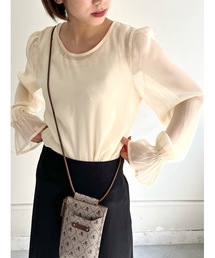 透け感ブラウス