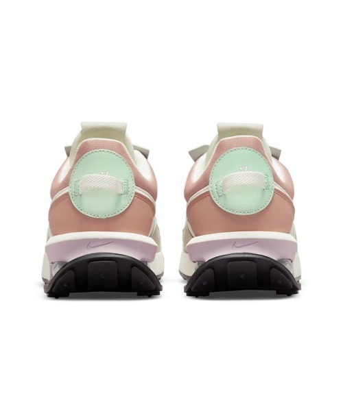 NIKE（ナイキ）の「【NIKE】W AIR MAX PRE-DAY（スニーカー・レディース・ベージュ・22.5cm/23cm/23.5cm/24cm/24.5cm/25cm）」の2枚目の写真