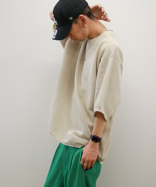 VENCEEXCHANGE（ヴァンスエクスチェンジ）の「【半袖ニット+レイヤードインナーの2点SET】ドライタッチ オーバーサイズサマーニット 　アンサンブル/ビッグシルエット/（ニット/セーター・メンズ・チャコールグレー/ベージュ/オリーブ/イエロー/オレンジ/ブルー・FREE）」の20枚目の写真