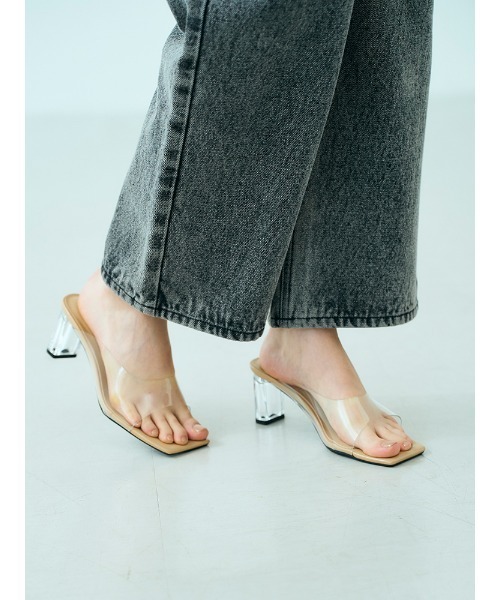 ENVYM（アンビー）の「スクエアトゥーヒールサンダル（サンダル・レディース・ホワイト/ブラック/ベージュ・23.5cm/24.5cm/22.5cm）」の3枚目の写真