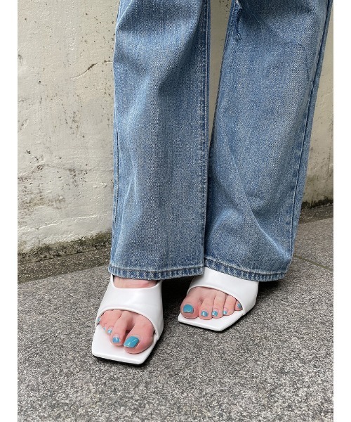 ENVYM（アンビー）の「スクエアトゥーヒールサンダル（サンダル・レディース・ホワイト/ブラック/ベージュ・23.5cm/24.5cm/22.5cm）」の11枚目の写真