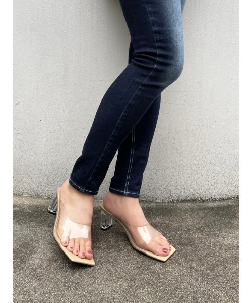 ENVYM（アンビー）の「スクエアトゥーヒールサンダル（サンダル・レディース・ホワイト/ブラック/ベージュ・23.5cm/24.5cm/22.5cm）」の8枚目の写真