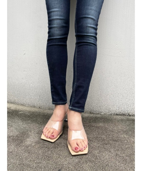 ENVYM（アンビー）の「スクエアトゥーヒールサンダル（サンダル・レディース・ホワイト/ブラック/ベージュ・23.5cm/24.5cm/22.5cm）」の9枚目の写真