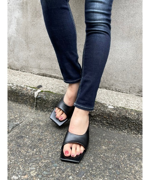 ENVYM（アンビー）の「スクエアトゥーヒールサンダル（サンダル・レディース・ホワイト/ブラック/ベージュ・23.5cm/24.5cm/22.5cm）」の13枚目の写真