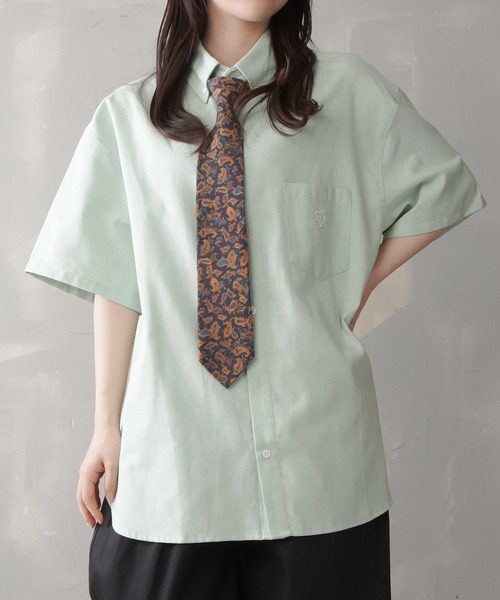 SPINNS（スピンズ）の「【ゆるシルエット】ワンポイント刺繍 オーバーサイズシャツ（シャツ/ブラウス・レディース・ピンク/オフホワイト/グリーン/ブルー・ONESIZE）」の3枚目の写真