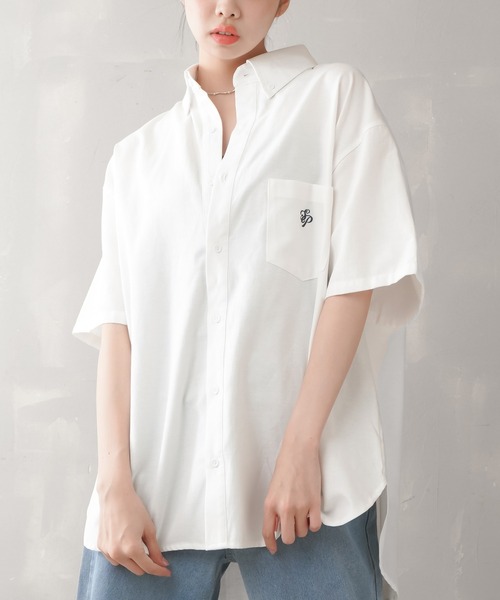 SPINNS（スピンズ）の「【ゆるシルエット】ワンポイント刺繍 オーバーサイズシャツ（シャツ/ブラウス・レディース・ピンク/オフホワイト/グリーン/ブルー・ONESIZE）」の6枚目の写真