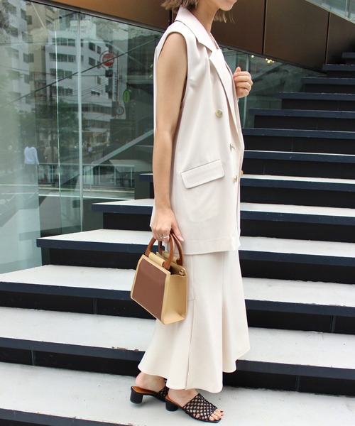 MLI'A(エムリア)の「金ボタンジレ(セットアップ対応)(ベスト・レディース・ブラック/ネイビー/アイボリー/ライトブラウン・M)」の13枚目の写真