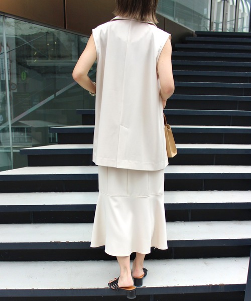 MLI'A(エムリア)の「金ボタンジレ(セットアップ対応)(ベスト・レディース・ブラック/ネイビー/アイボリー/ライトブラウン・M)」の5枚目の写真