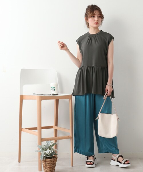 DRESKIP（ドレスキップ）の「◆ウエスト切替ギャザープルオーバー（Tシャツ/カットソー・レディース・オフホワイト/グレー系その他/ダークグリーン/ベージュ・02/03）」の7枚目の写真