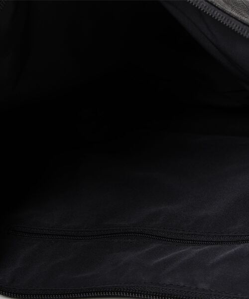 and it_（アンドイット）の「Legato Largo 洗えるクフェイクレザー ハンモック A4ワンショルダーバッグ（ショルダーバッグ・レディース・グレイッシュベージュ/オレンジ/ブラック/アイボリー/ミント/バーガンディー/ネイビー・FREE）」の13枚目の写真