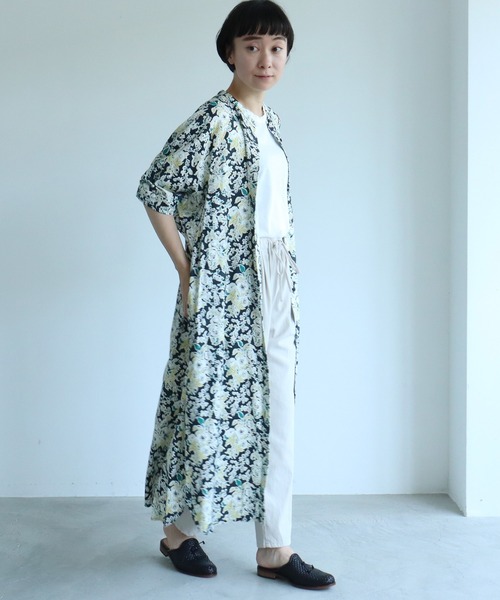 yuni（ユニ　）の「●Ramie/Linen nostalgic flower print  ワンピース（ワンピース・レディース・イエロー/ブラック・FREE）」の2枚目の写真