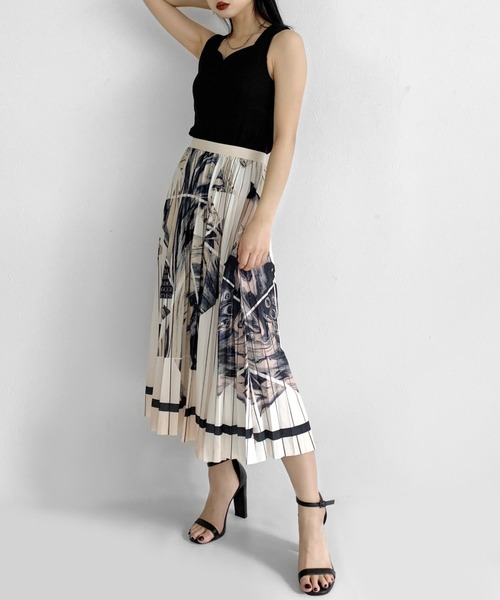 LVEU.（ラブユ.）の「Heart neck sleeveless rib tops / ハートネックノースリーブリブトップス（タンクトップ・レディース・ブラック・FREE）」の4枚目の写真