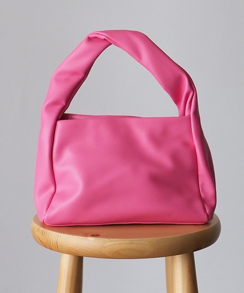 Riberry（リベリー）の「ツイストワンハンドルスクエアバッグ（ハンドバッグ・レディース・ホワイト/ブラック/ピンク/イエロー/グリーン・FREE）」の5枚目の写真