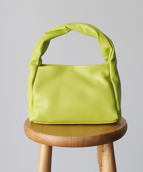 Riberry（リベリー）の「ツイストワンハンドルスクエアバッグ（ハンドバッグ・レディース・ホワイト/ブラック/ピンク/イエロー/グリーン・FREE）」の8枚目の写真