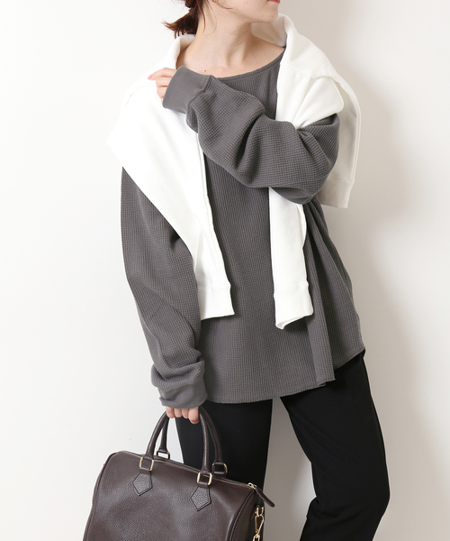 Spick & Span（スピックアンドスパン）の「ルーズワッフルロンTEE（Tシャツ/カットソー・レディース・ホワイト/チャコールグレー/ベージュ・FREE）」の4枚目の写真