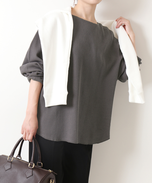 Spick & Span（スピックアンドスパン）の「ルーズワッフルロンTEE（Tシャツ/カットソー・レディース・ホワイト/チャコールグレー/ベージュ・FREE）」の11枚目の写真