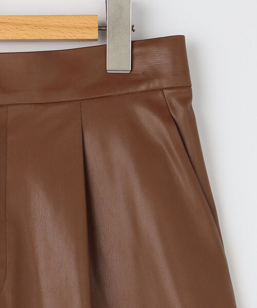 NOLLEY’S Sophi（ノーリーズソフィ）の「フェイクレザーショートパンツ（その他パンツ・レディース・ブラウン/ブラック・38/36）」の7枚目の写真