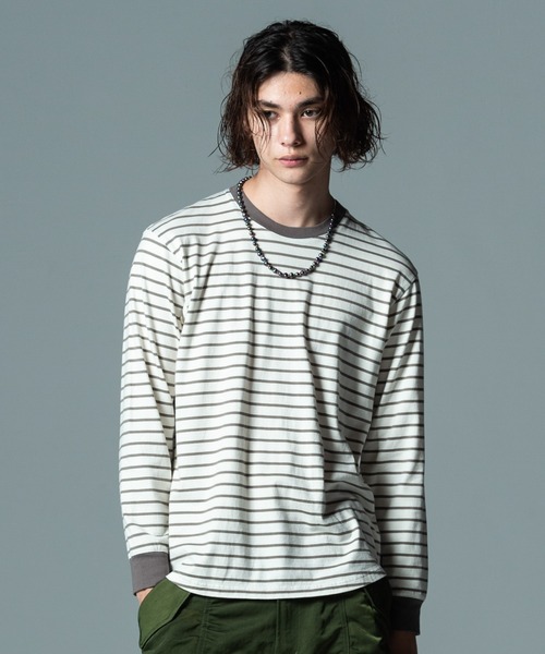 glamb(グラム)の「Round Hem Border CS / ラウンドヘムボーダーカットソー(Tシャツ/カットソー・メンズ・パープル系/ブラック×グリーン/ホワイト系・L/M/S)」の2枚目の写真