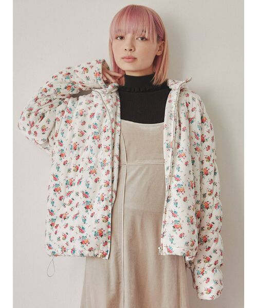 merry jenny（メリージェニー）の「floralベロアキルトジャケット（ナイロンジャケット・レディース・オフホワイト/ブラック・FREE）」の4枚目の写真