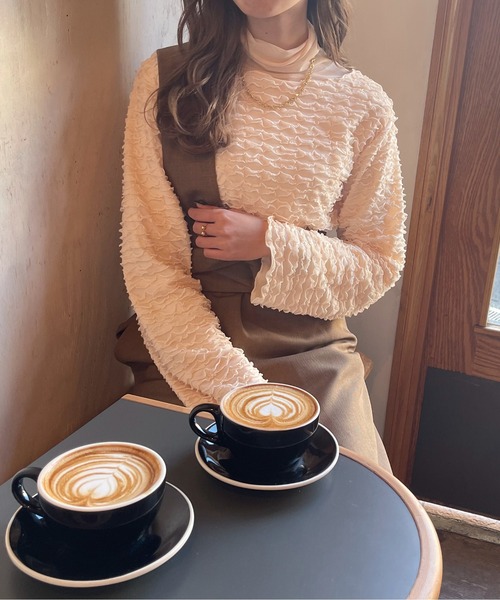 Ambre Neige（アンブルネージュ）の「【新色追加】クシュクシュメロートップス／WEB/EC限定商品（Tシャツ/カットソー・レディース・ブラック/ベージュ/アイボリー・FREE）」の19枚目の写真