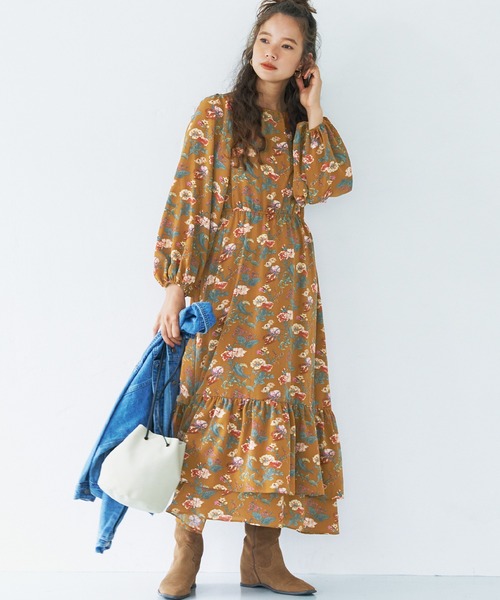 coca(coca)(コカ)の「ヴィンテージ風花柄ティアードワンピ(ワンピース・レディース・キャメル/ネイビー・M/L)」の2枚目の写真