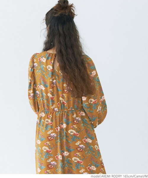 coca(coca)(コカ)の「ヴィンテージ風花柄ティアードワンピ(ワンピース・レディース・キャメル/ネイビー・M/L)」の11枚目の写真
