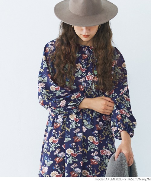 coca(coca)(コカ)の「ヴィンテージ風花柄ティアードワンピ(ワンピース・レディース・キャメル/ネイビー・M/L)」の4枚目の写真