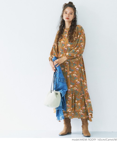 coca(coca)(コカ)の「ヴィンテージ風花柄ティアードワンピ(ワンピース・レディース・キャメル/ネイビー・M/L)」の8枚目の写真