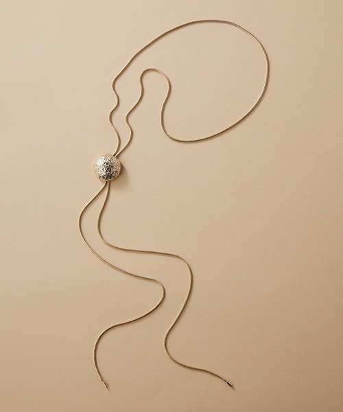 ear PAPILLONNER(イアパピヨネ)の「《WEB限定》アラベスクループタイネックレス(ネックレス)」|ゴールド