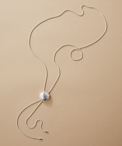 ear PAPILLONNER（イアパピヨネ）の「《WEB限定》アラベスクループタイネックレス（ネックレス・レディース・シルバー/ゴールド・FREE）」の13枚目の写真