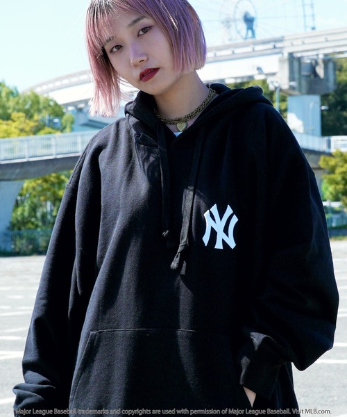 MLB（メジャーリーグベースボール）の「MLB / メジャーリーグベースボール LULU & ARNIE 別注  刺繍ロゴ スウェット プルオーバー パーカー（パーカー・メンズ・ブラック系その他/ブラック系その他3/グレー系その他/ブラック系その他2/ブラック/グレー系その他2/その他1/その他2/その他3/グリーン系その他/ベージュ系その他2/ベージュ系その他・FREE）」の2枚目の写真