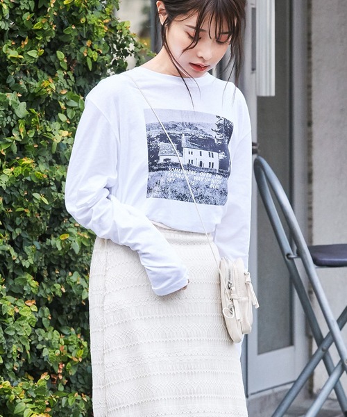 Isn't She?(イズントシー)の「フォトプリントロングスリーブTシャツ(Tシャツ/カットソー・レディース・ベージュ/ホワイト・FREE)」の7枚目の写真