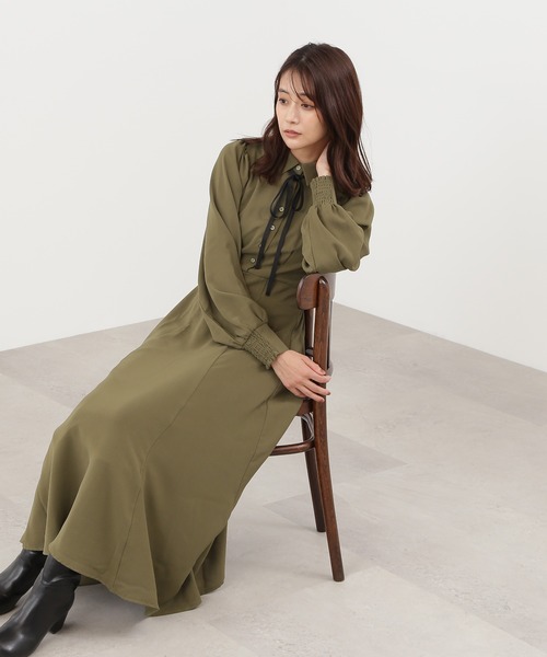 N.（N. Natural Beauty Basic）（エヌエヌナチュラルビューティーベーシック）の「リボン付ボリュームスリーブワンピース（ワンピース・レディース・ブルー/ブラック系その他/カーキ・MEDIUM/SMALL）」の3枚目の写真