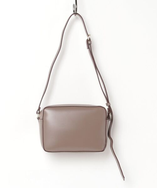 Legato Largo（レガートラルゴ）の「Legato Largo / レガートラルゴ / NANAME/グロッシーフェイクレザー　ミニショル / LH-F3071（ショルダーバッグ・レディース・グレイッシュベージュ/グリーン/アイボリー/パープル/ブラック・ONESIZE）」の6枚目の写真