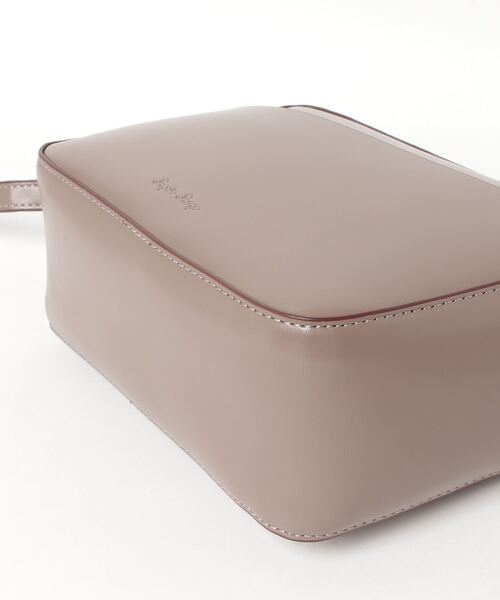 Legato Largo（レガートラルゴ）の「Legato Largo / レガートラルゴ / NANAME/グロッシーフェイクレザー　ミニショル / LH-F3071（ショルダーバッグ・レディース・グレイッシュベージュ/グリーン/アイボリー/パープル/ブラック・ONESIZE）」の9枚目の写真