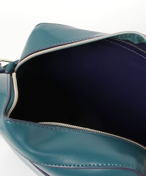 Legato Largo（レガートラルゴ）の「Legato Largo / レガートラルゴ / NANAME/グロッシーフェイクレザー　ミニショル / LH-F3071（ショルダーバッグ・レディース・グレイッシュベージュ/グリーン/アイボリー/パープル/ブラック・ONESIZE）」の8枚目の写真