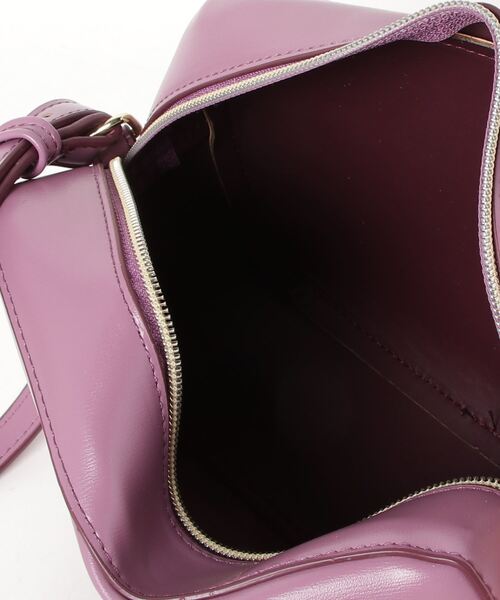 Legato Largo（レガートラルゴ）の「Legato Largo / レガートラルゴ / NANAME/グロッシーフェイクレザー　ミニショル / LH-F3071（ショルダーバッグ・レディース・グレイッシュベージュ/グリーン/アイボリー/パープル/ブラック・ONESIZE）」の11枚目の写真