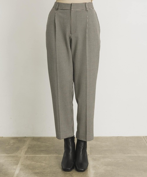 URBAN RESEARCH(アーバンリサーチ)の「起毛ストレッチチェックテーパードパンツ(その他パンツ・レディース・ブラウン系その他/ブルー系その他・38/36)」の4枚目の写真