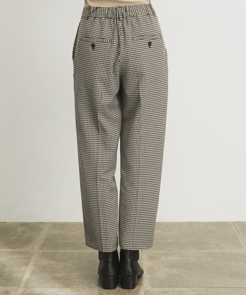 URBAN RESEARCH(アーバンリサーチ)の「起毛ストレッチチェックテーパードパンツ(その他パンツ・レディース・ブラウン系その他/ブルー系その他・38/36)」の6枚目の写真