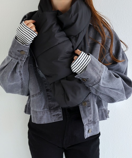 andme(アンドミー)の「中綿ダウンボリュームマフラー(マフラー・レディース・ブラック/ベージュ/オフホワイト/ブルー・F(M))」の2枚目の写真