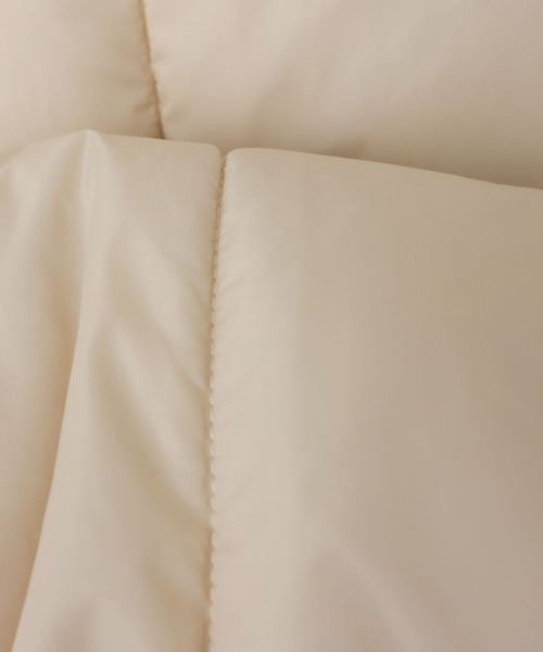 andme(アンドミー)の「中綿ダウンボリュームマフラー(マフラー・レディース・ブラック/ベージュ/オフホワイト/ブルー・F(M))」の6枚目の写真