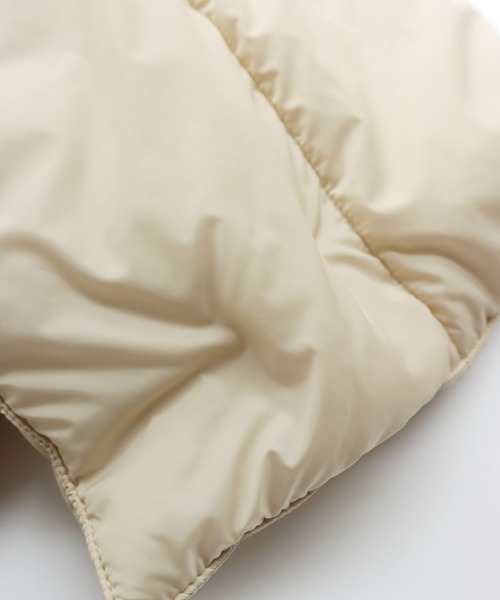 andme(アンドミー)の「中綿ダウンボリュームマフラー(マフラー・レディース・ブラック/ベージュ/オフホワイト/ブルー・F(M))」の7枚目の写真