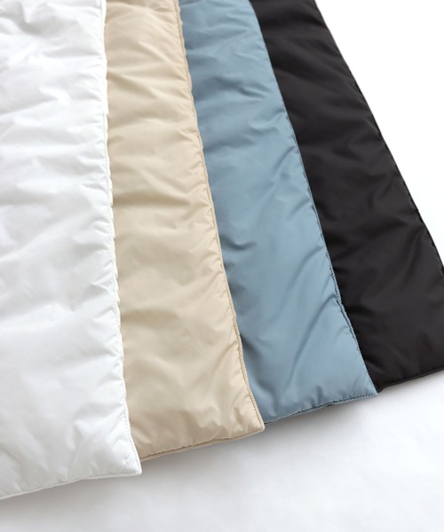 andme(アンドミー)の「中綿ダウンボリュームマフラー(マフラー・レディース・ブラック/ベージュ/オフホワイト/ブルー・F(M))」の9枚目の写真