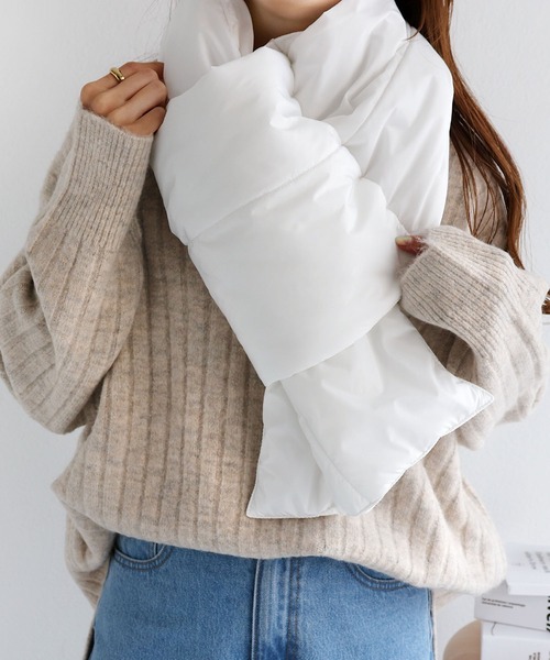 andme(アンドミー)の「中綿ダウンボリュームマフラー(マフラー・レディース・ブラック/ベージュ/オフホワイト/ブルー・F(M))」の19枚目の写真