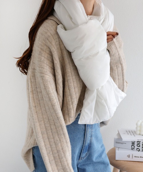 andme(アンドミー)の「中綿ダウンボリュームマフラー(マフラー・レディース・ブラック/ベージュ/オフホワイト/ブルー・F(M))」の20枚目の写真