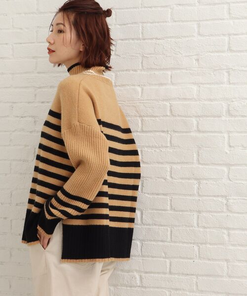 SHOO・LA・RUE（シューラルー）の「◆タートルボーダーニットプルオーバー（ニット/セーター・レディース・オフホワイト/ブルー/サンドベージュ・00）」の18枚目の写真