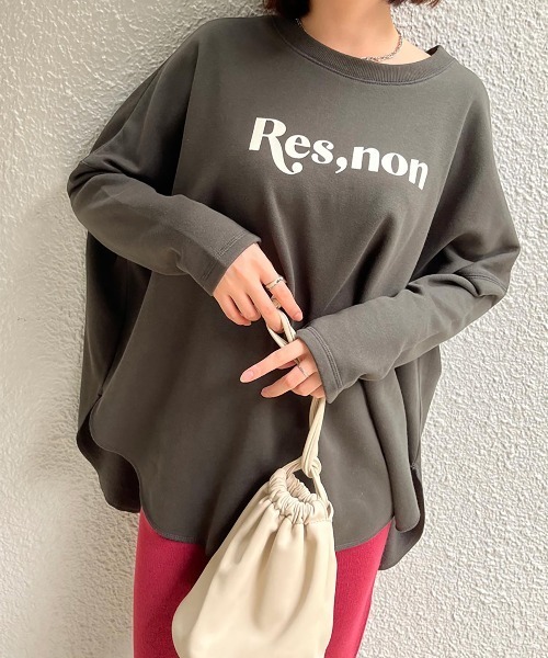 Rejoule(リジュール)の「裏起毛ポンチョロゴスウェット(スウェット・レディース・エンジ/ブラック/アイボリー/グレイッシュベージュ・FREE)」の3枚目の写真