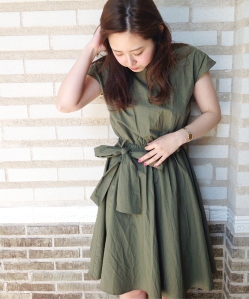 Chico（チコ）の「ウエストリボンOP（ワンピース・レディース・ホワイト/ネイビー/カーキ・FREE）」の2枚目の写真